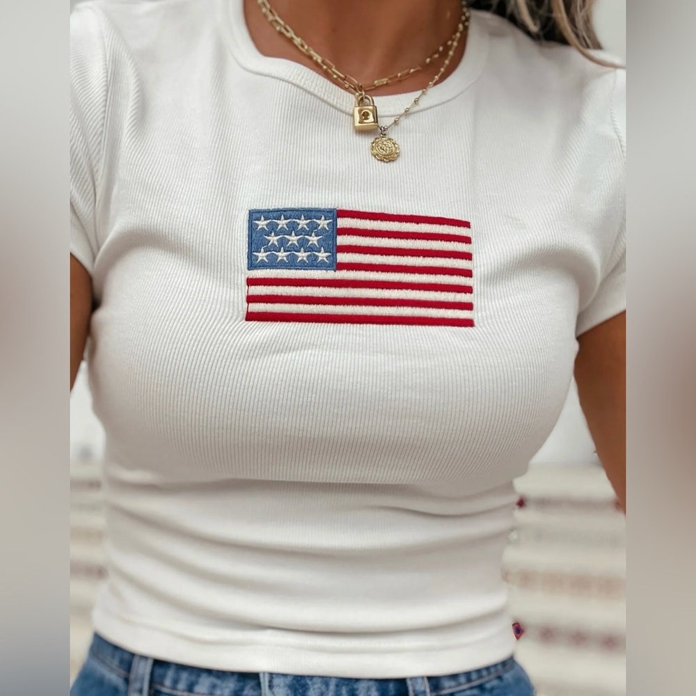 Le Lis Collection White Embroidered American Flag Cropped Graphic Tee, size L